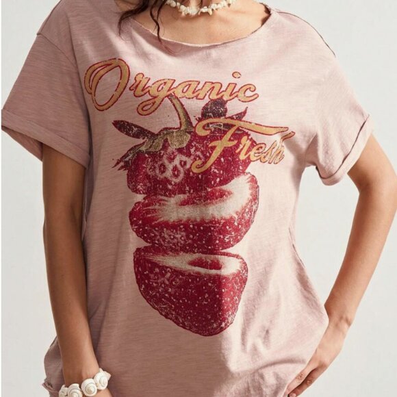 BOUTIQUE HIPPEE HARVEST Tops - BOUTIQUE DESIGNER LOOK STRAWBERRY GRAPHIC TEE